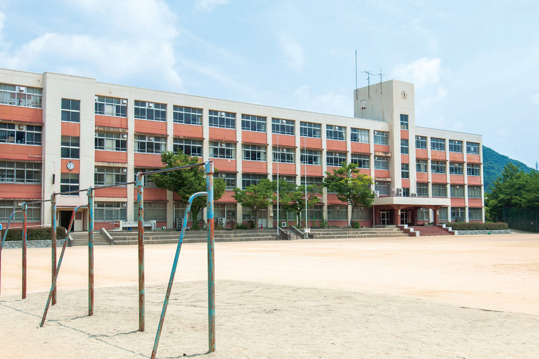 横尾中学校（徒歩24分／約1,900m）